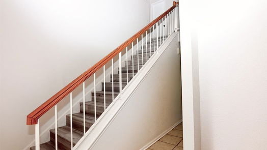 Houston 2-story, 3-bed 194 Moonridge Drive-idx