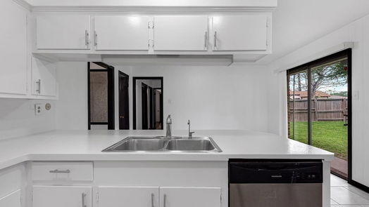 Houston 1-story, 3-bed 13826 Hollypark Drive-idx