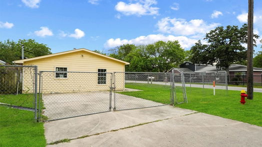 Houston 1-story, 2-bed 1101 Frankie Street-idx