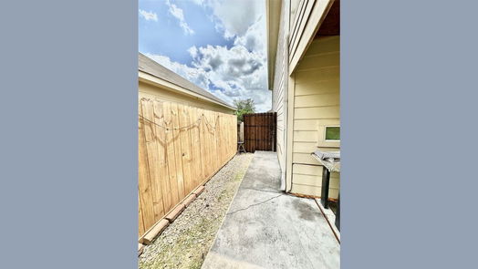 Houston 2-story, 3-bed 7427 Ida Wells Forest Drive-idx