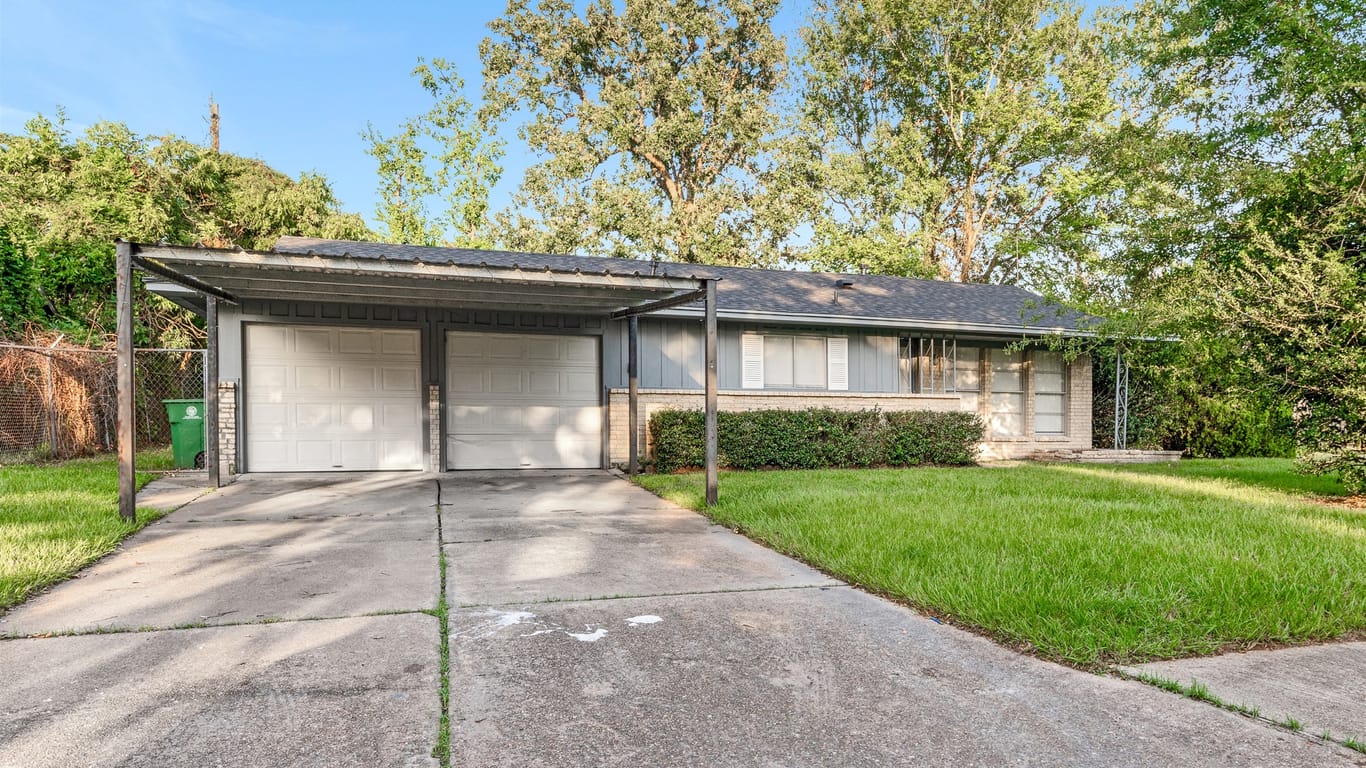 Houston 1-story, 3-bed 10502 Royal Oaks Drive-idx