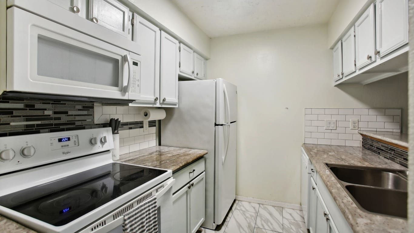 Houston 1-story, 1-bed 7313 Gulf Freeway 603-idx