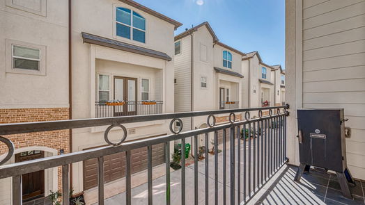 Houston 3-story, 3-bed 880 Wakefield Drive B-idx