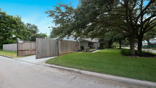 Houston 1-story, 3-bed 1403 Chantilly Lane-idx