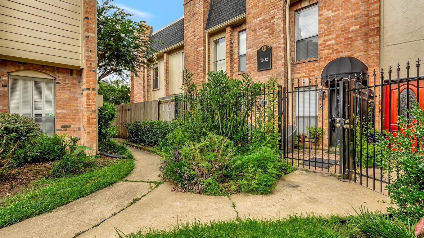 Houston 2-story, 1-bed 1601 S Shepherd Drive 19-idx