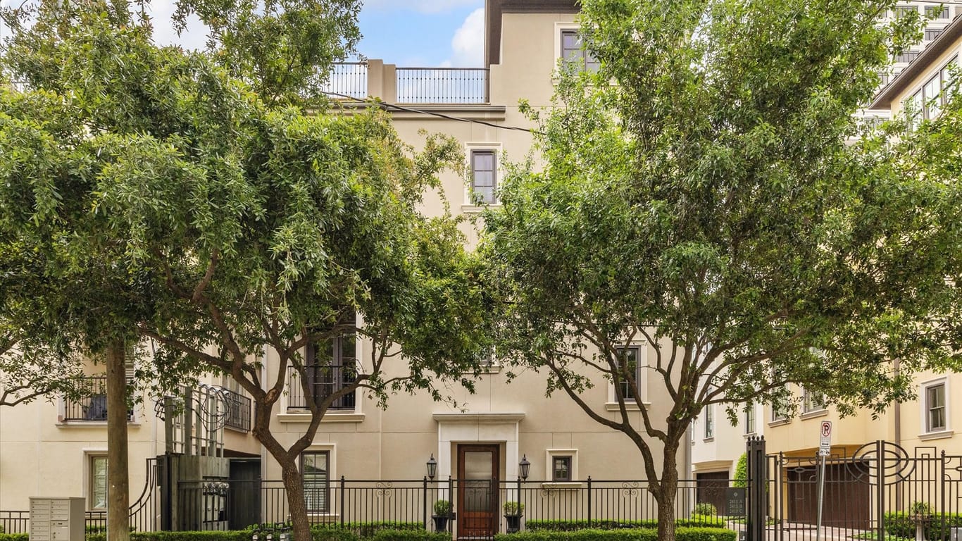 Houston 4-story, 3-bed 2415 Brazoria Street A-idx