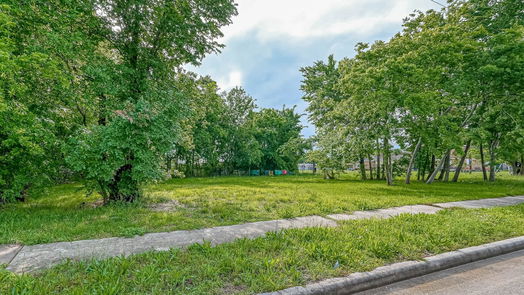 Houston null-story, null-bed 1626 Eastex Freeway-idx