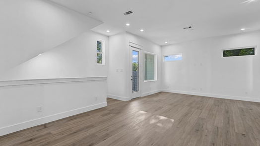 Houston 4-story, 3-bed 504 Schweikhardt Street C-idx