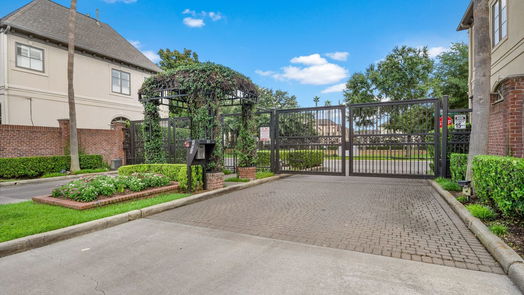 Houston 3-story, 4-bed 6315 Mystic Bridge Drive-idx