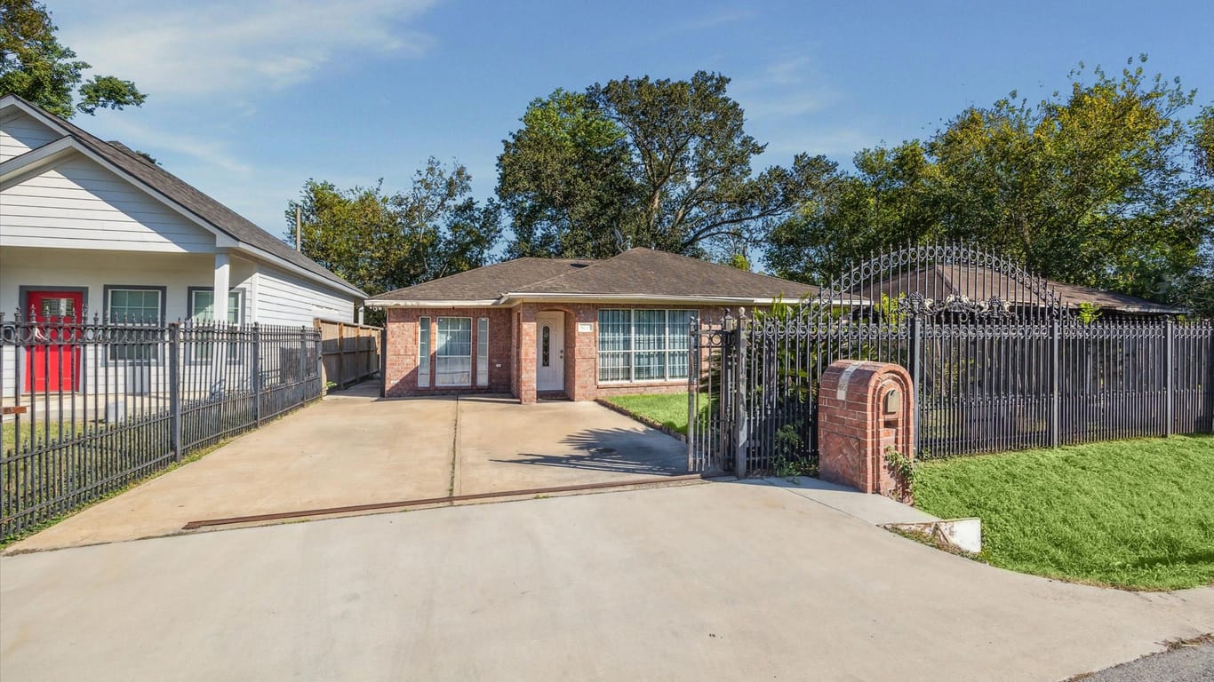 Houston 1-story, 3-bed 6739 Madrid Street-idx