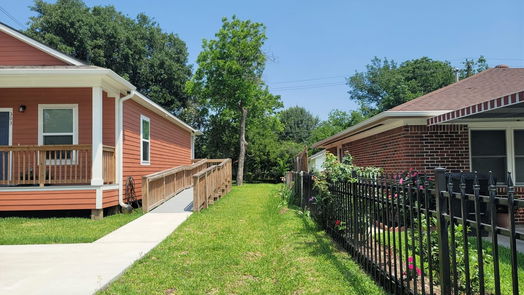 Houston 1-story, 2-bed 303 Victoria Drive-idx