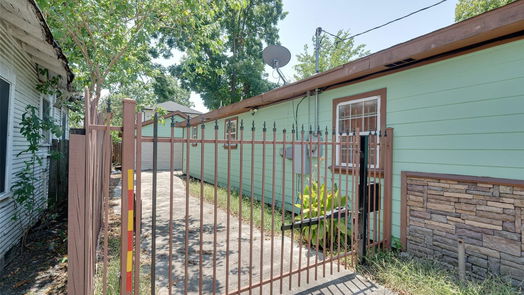 Houston null-story, 3-bed 704 E 32 1/2 Street-idx