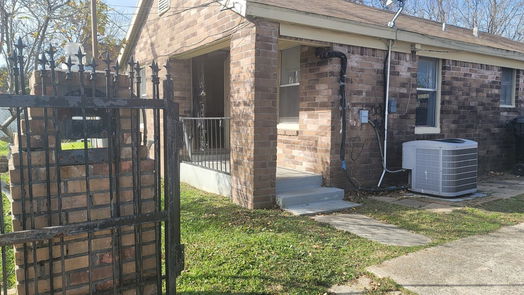 Houston 1-story, 2-bed 1517 E 32nd 1/2 Street-idx