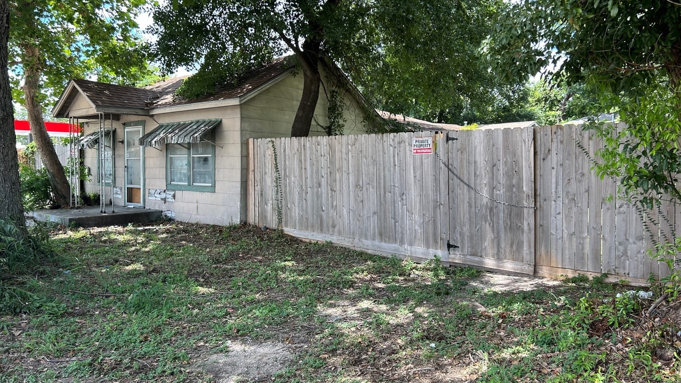 Houston 1-story, 2-bed 611 E Crosstimbers Street-idx