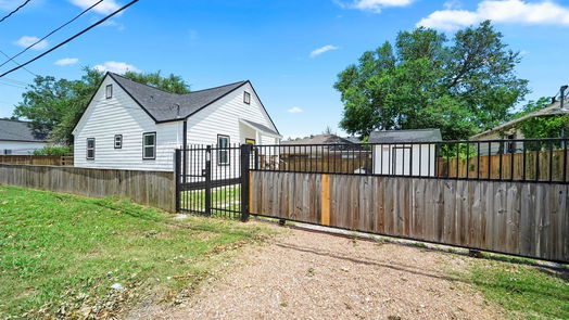 Houston 1-story, 2-bed 4204 Castor Street-idx