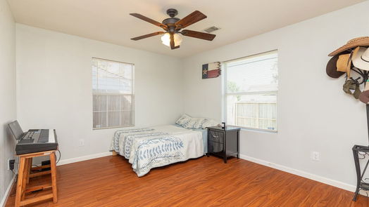 Houston 1-story, 5-bed 531 Dogwood Street-idx