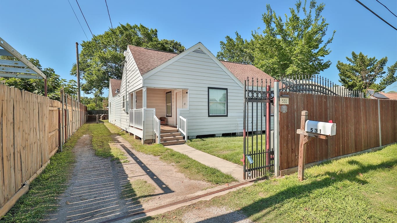 Houston 1-story, 5-bed 531 Dogwood Street-idx