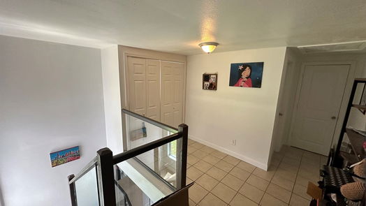 Houston 1-story, 5-bed 6815 Roswell street Street-idx