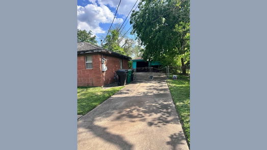 Houston 1-story, 2-bed 1424 E 33rd Street-idx