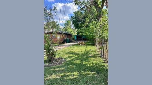 Houston 1-story, 2-bed 1424 E 33rd Street-idx