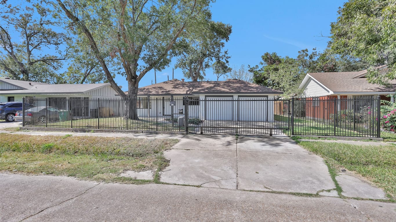 Houston 1-story, 4-bed 9135 Helmers Street-idx