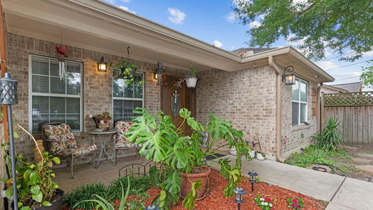 Houston 1-story, 5-bed 631 Apache Street-idx