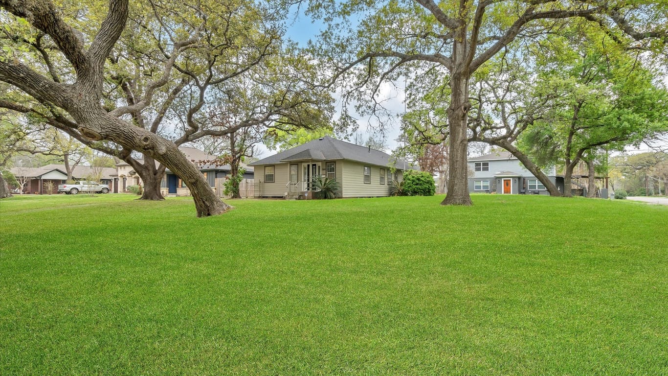 Houston 1-story, 3-bed 1749 Forest Hill Boulevard-idx