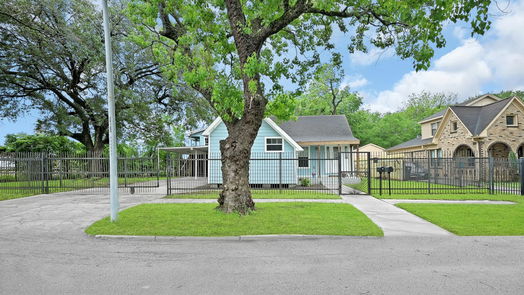 Houston 1-story, 3-bed 5310 Claremont Street-idx