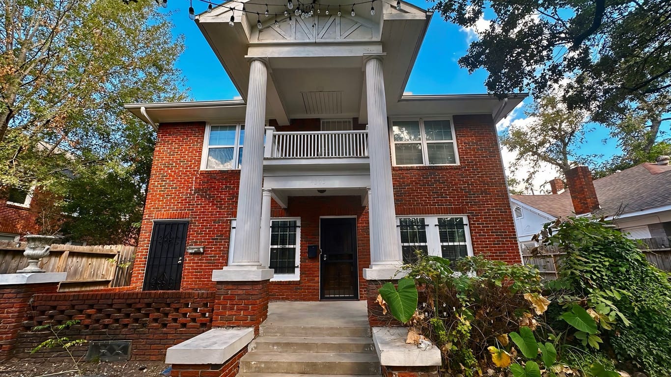 Houston 2-story, 2-bed 4305 Polk Street-idx