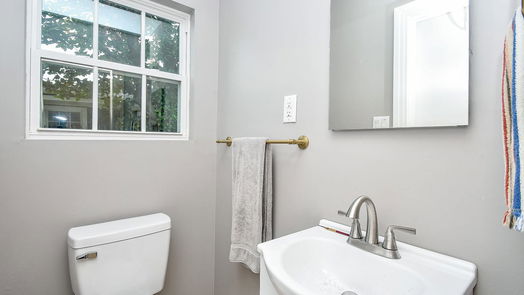 Houston 1-story, 2-bed 6421 Country Club Drive-idx