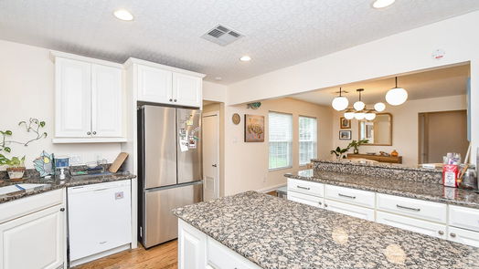 Houston 1-story, 2-bed 6421 Country Club Drive-idx