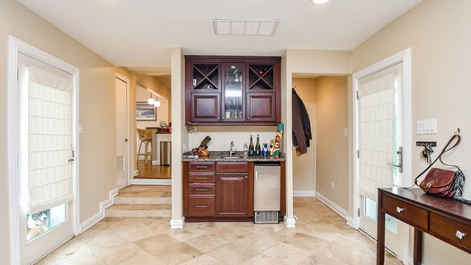 Houston 1-story, 2-bed 6421 Country Club Drive-idx