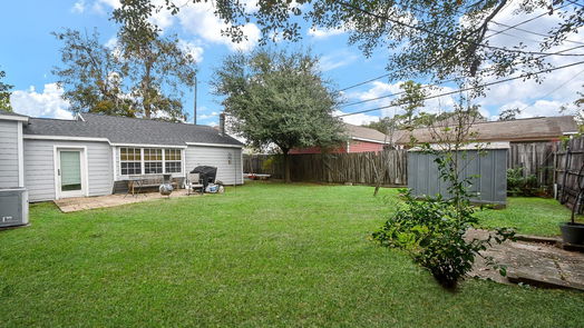 Houston 1-story, 2-bed 6421 Country Club Drive-idx