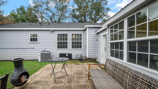 Houston 1-story, 2-bed 6421 Country Club Drive-idx