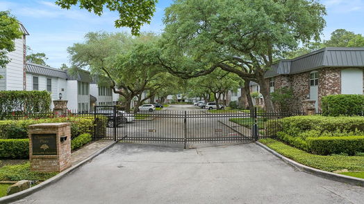 Houston 2-story, 2-bed 8936 Chatsworth Drive-idx