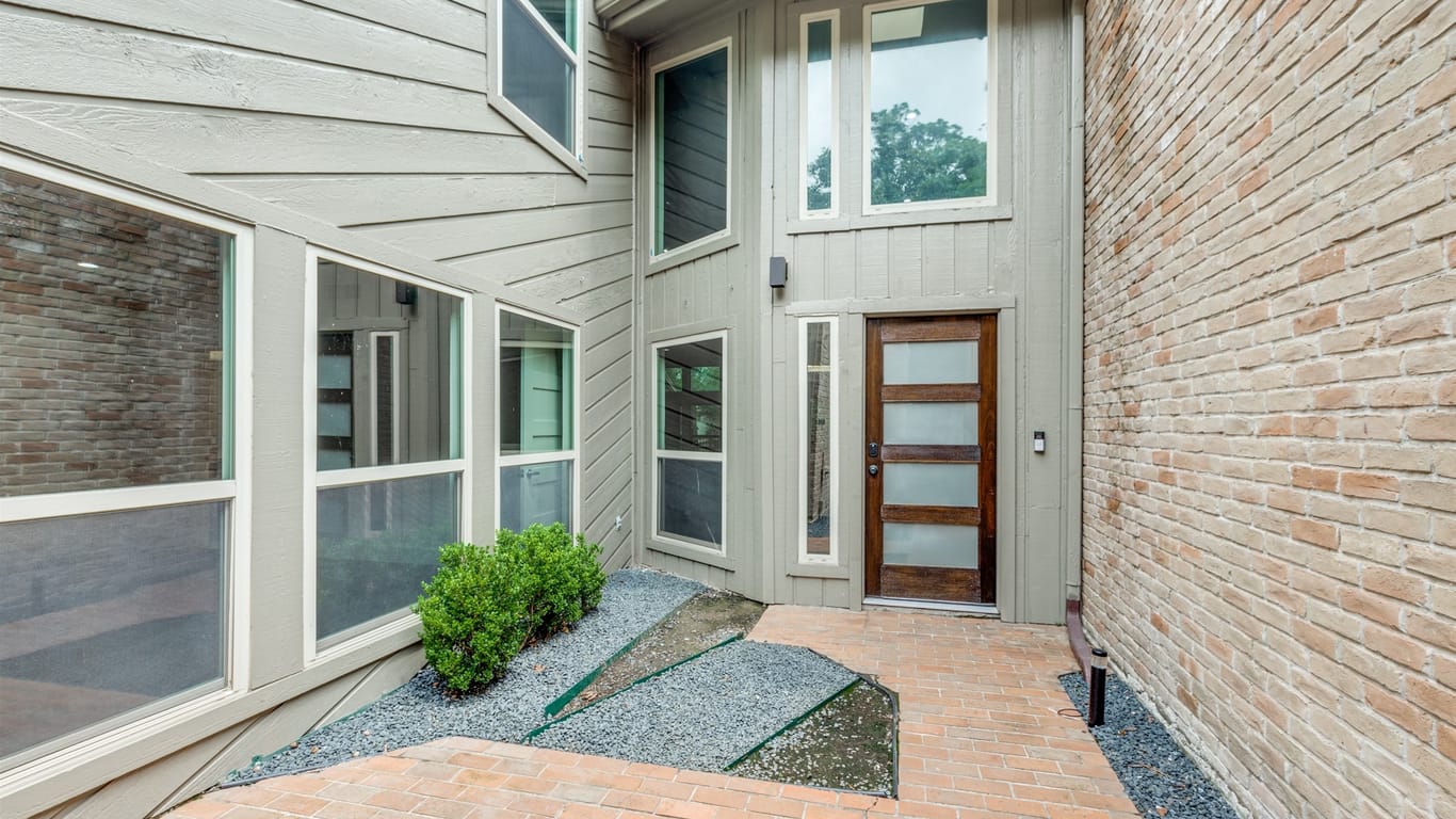 Houston 2-story, 3-bed 9111 Briar Forest Drive-idx
