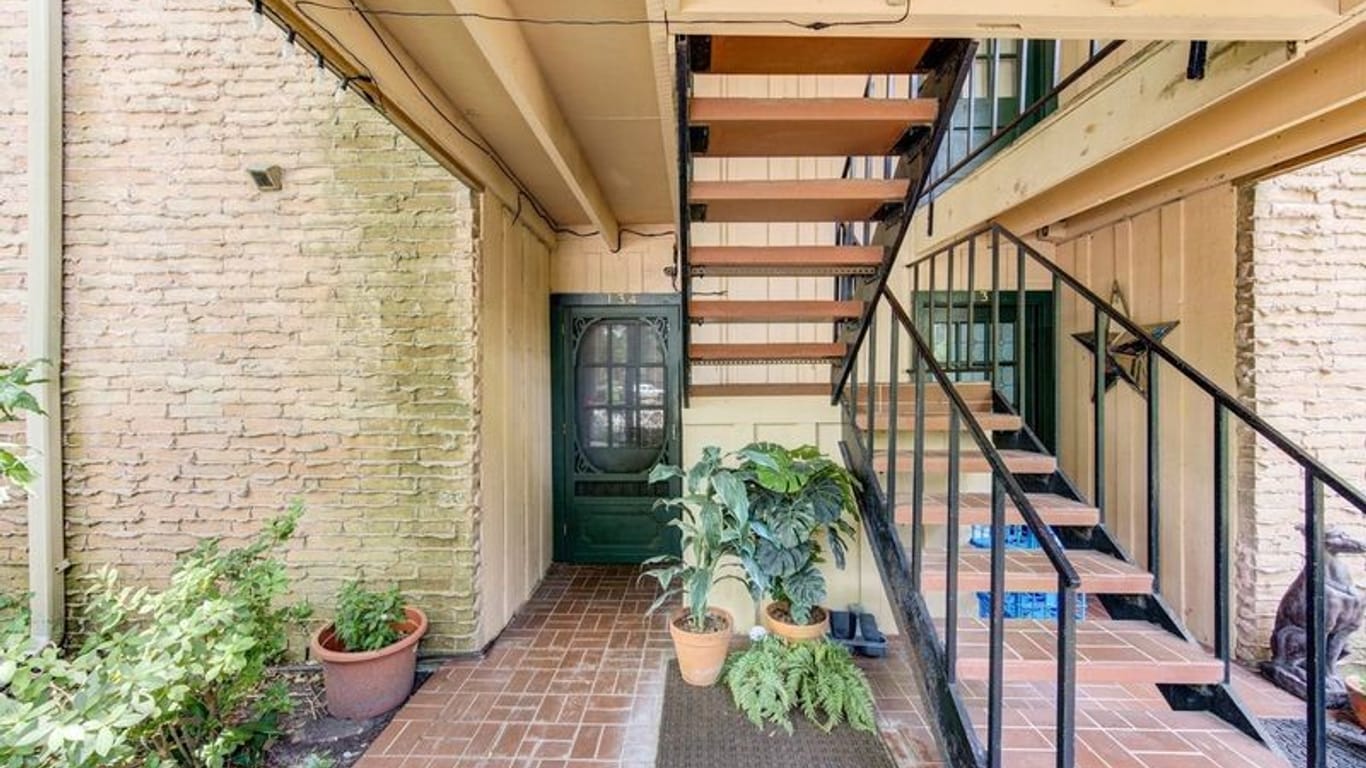 Houston 1-story, 2-bed 8233 Kingsbrook Road 134-idx