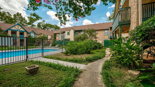 Houston 1-story, 2-bed 8221 Kingsbrook Road 108-idx