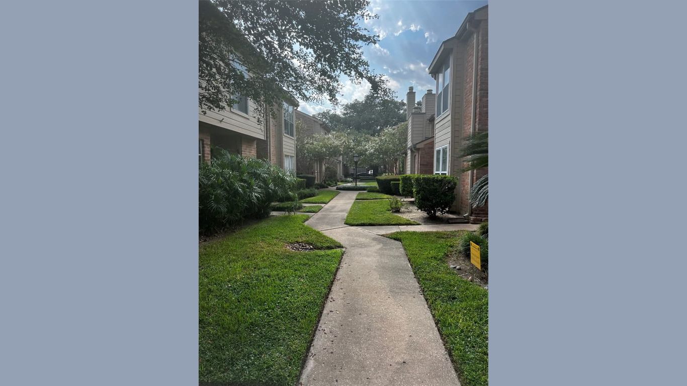 Houston 2-story, 2-bed 935 Memorial Village Drive 15-idx