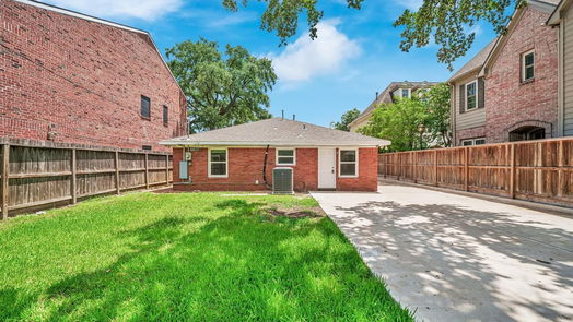 Houston 1-story, 3-bed 2610 W Holcombe Boulevard-idx