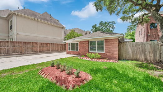 Houston 1-story, 3-bed 2610 W Holcombe Boulevard-idx