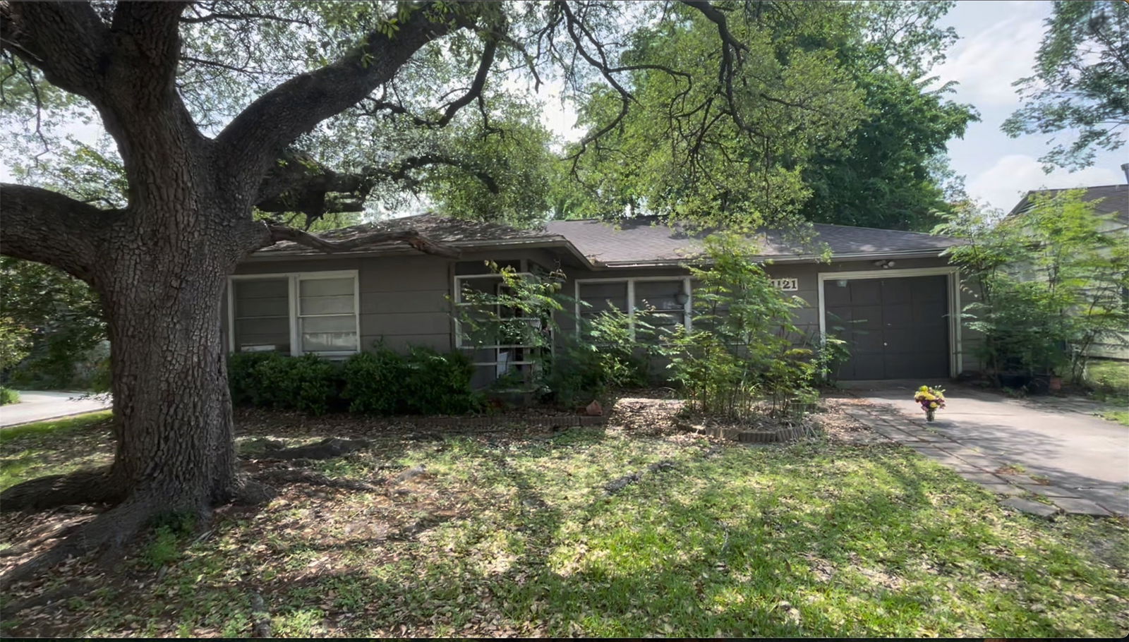 Houston 1-story, 3-bed 4121 Woodfin St Street-idx