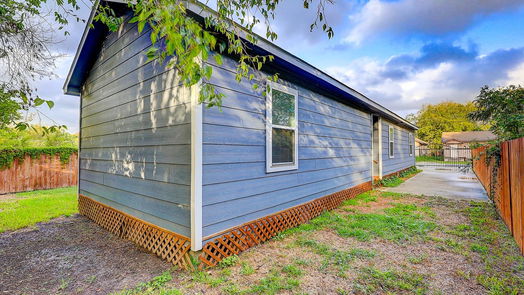 Houston 1-story, 3-bed 3917 Falls Street-idx