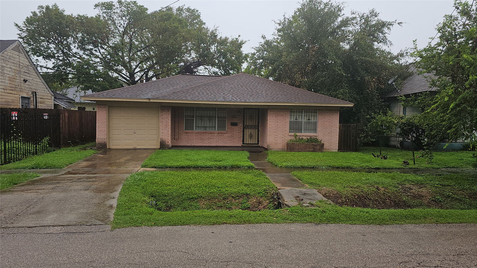 Houston 1-story, 4-bed 2205 Davis Street-idx