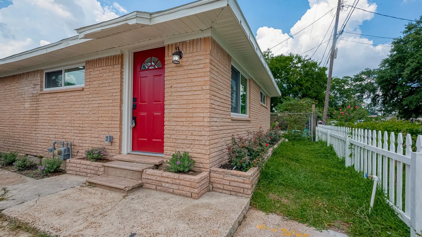 Houston 1-story, 3-bed 4510 Courtney Street-idx