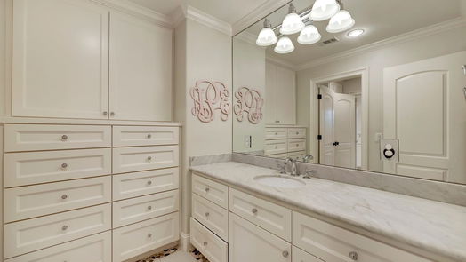 Houston 3-story, 5-bed 4036 W Main Street-idx