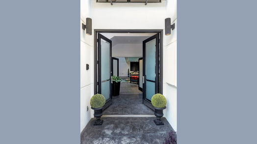 Houston 3-story, 4-bed 3104 Alabama Court-idx