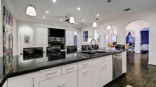 Houston 3-story, 4-bed 3104 Alabama Court-idx