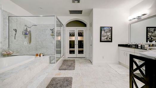 Houston 3-story, 4-bed 3104 Alabama Court-idx