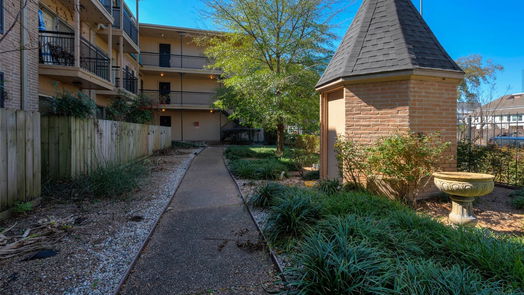 Houston 1-story, 1-bed 4515 Briar Hollow Place 112-idx